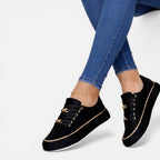 Damen Sneaker mit Schnürung und Metall Detail