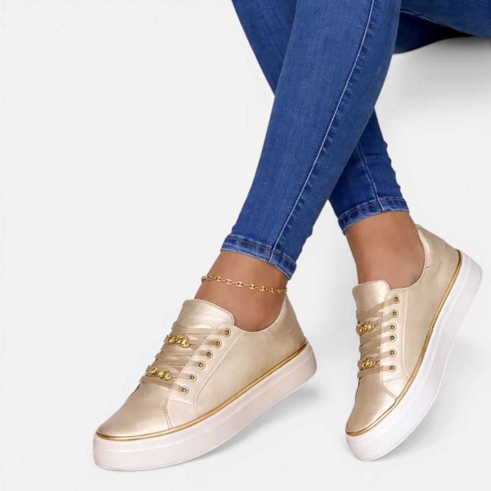 Damen Sneaker mit Schnürung und Metall Detail