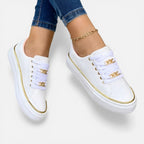 Damen Sneaker mit Schnürung und Metall Detail
