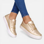 Damen Sneaker mit Schnürung und Metall Detail