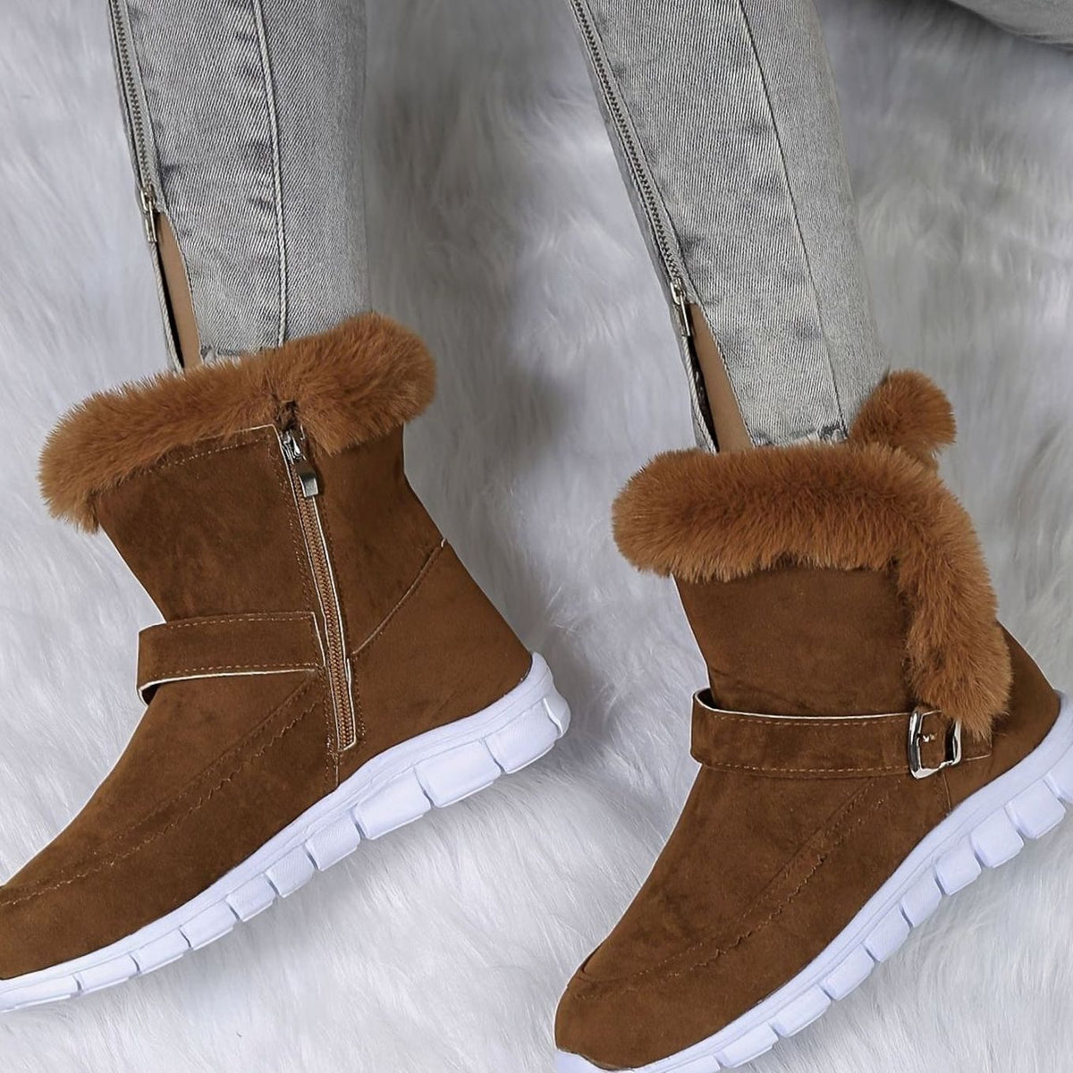 Damen Schneestiefel mit Plüschkragen und Schnalle – Gefütterte Winterstiefeletten mit rutschhemmender Sohle