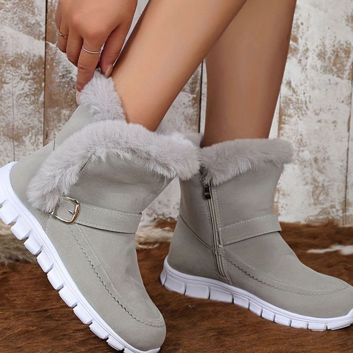 Damen Schneestiefel mit Plüschkragen und Schnalle – Gefütterte Winterstiefeletten mit rutschhemmender Sohle
