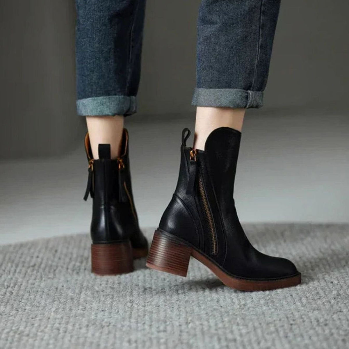 Damen Stiefeletten aus Kunstleder mit Blockabsatz – Ankle Boots mit Reißverschluss und Quaste, Herbst Winter