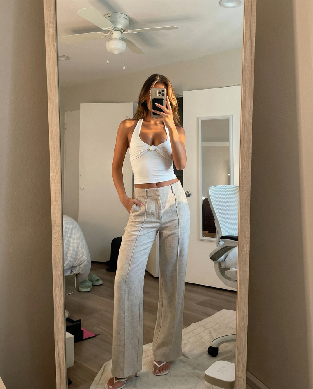 Damen High Waist Hose mit weitem Bein und Biesennaht – beige melierte Stoffhose