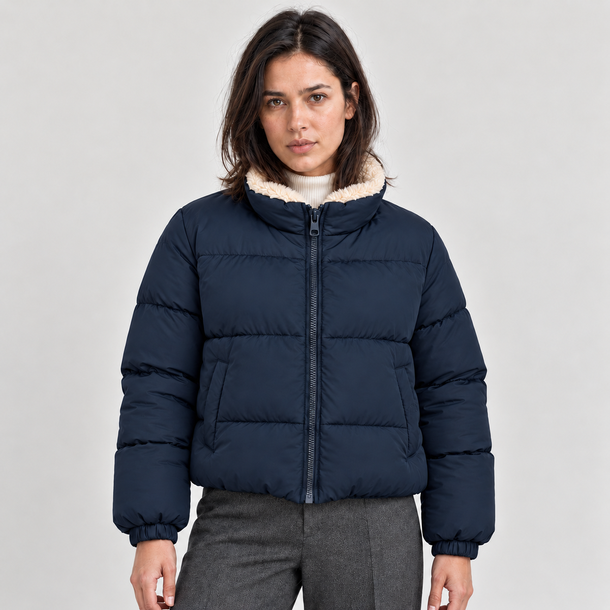 Damen Kurze Steppjacke mit Teddykragen – Pufferjacke mit Stehkragen und Reißverschluss, Winter