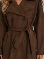 Damen Trenchcoat Braun in Wildlederoptik – Langer Mantel mit Bindegürtel und Doppelknopfleiste, Herbst