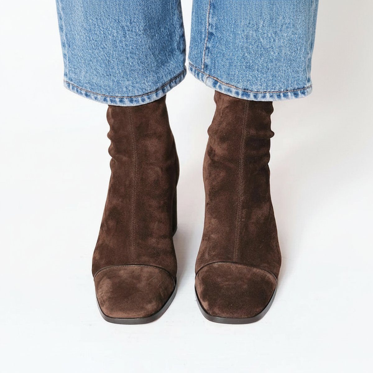 Damen Wildleder Stiefeletten Dunkelbraun – Sock Boots mit eckiger Zehenpartie und Blockabsatz