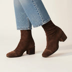 Damen Wildleder Stiefeletten Dunkelbraun – Sock Boots mit eckiger Zehenpartie und Blockabsatz