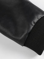 Herren Bikerjacke aus Kunstleder mit Kapuze, Schnallendetails und Reißverschlusstaschen