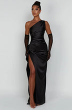 Asymmetrisches Satin-Abendkleid mit hohem Beinschlitz und Falten
