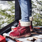 Gefütterte Damenstiefel mit Schnürung und Umschlag
