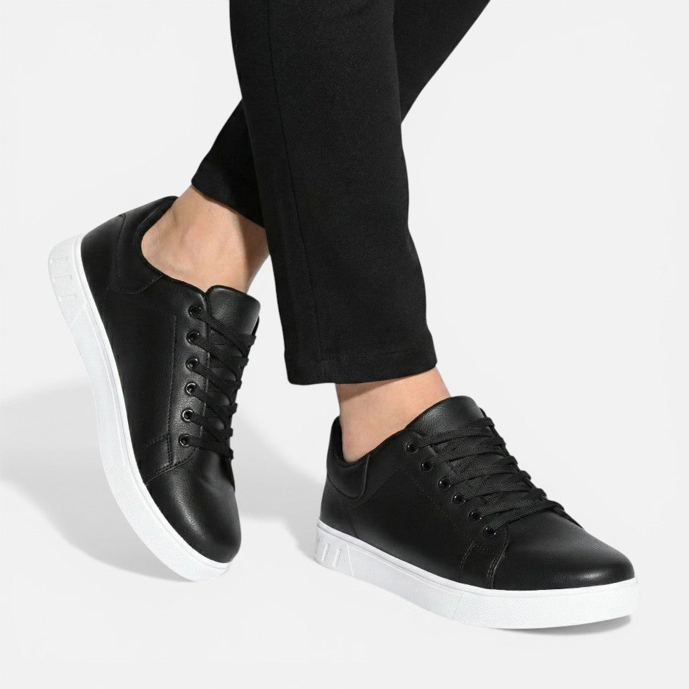 Herren Sneaker mit Schnürung und glatter Oberfläche