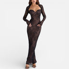 Langes Spitzenkleid mit langen Ärmeln