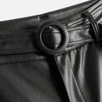 Damen Hose in Lederoptik mit weitem Bein und Gürtel