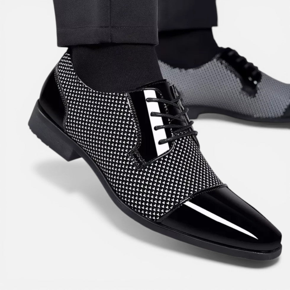 Herren Schnürschuhe mit spitzer Form und strukturierter Oberfläche