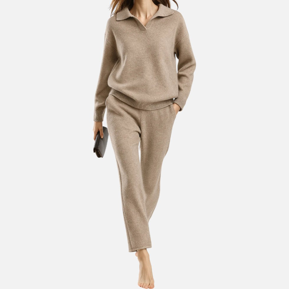 Strickset mit Kragenpullover und Hose