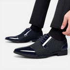 Herren Schnürschuhe mit spitzer Form und strukturierter Oberfläche