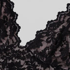 Langes Spitzenkleid mit Neckholder und Rückenschlitz