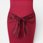 Langes Abendkleid mit Herzausschnitt und Schleife